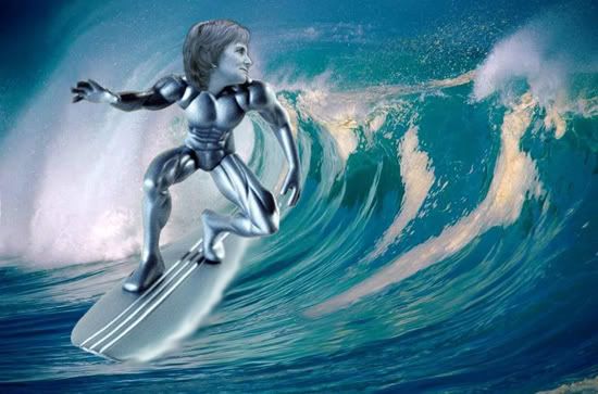 La alcaldesa de Gijon surfera