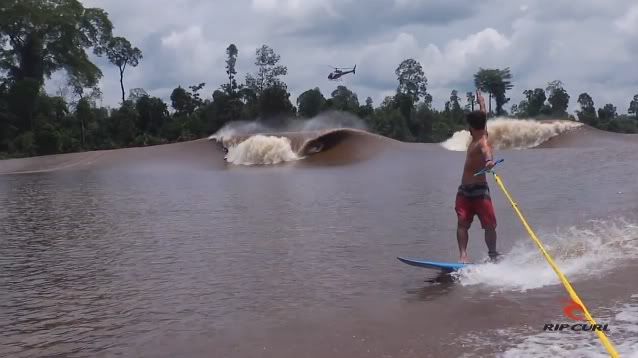 Surfeando en The Bono - Sumatra - Indonesia